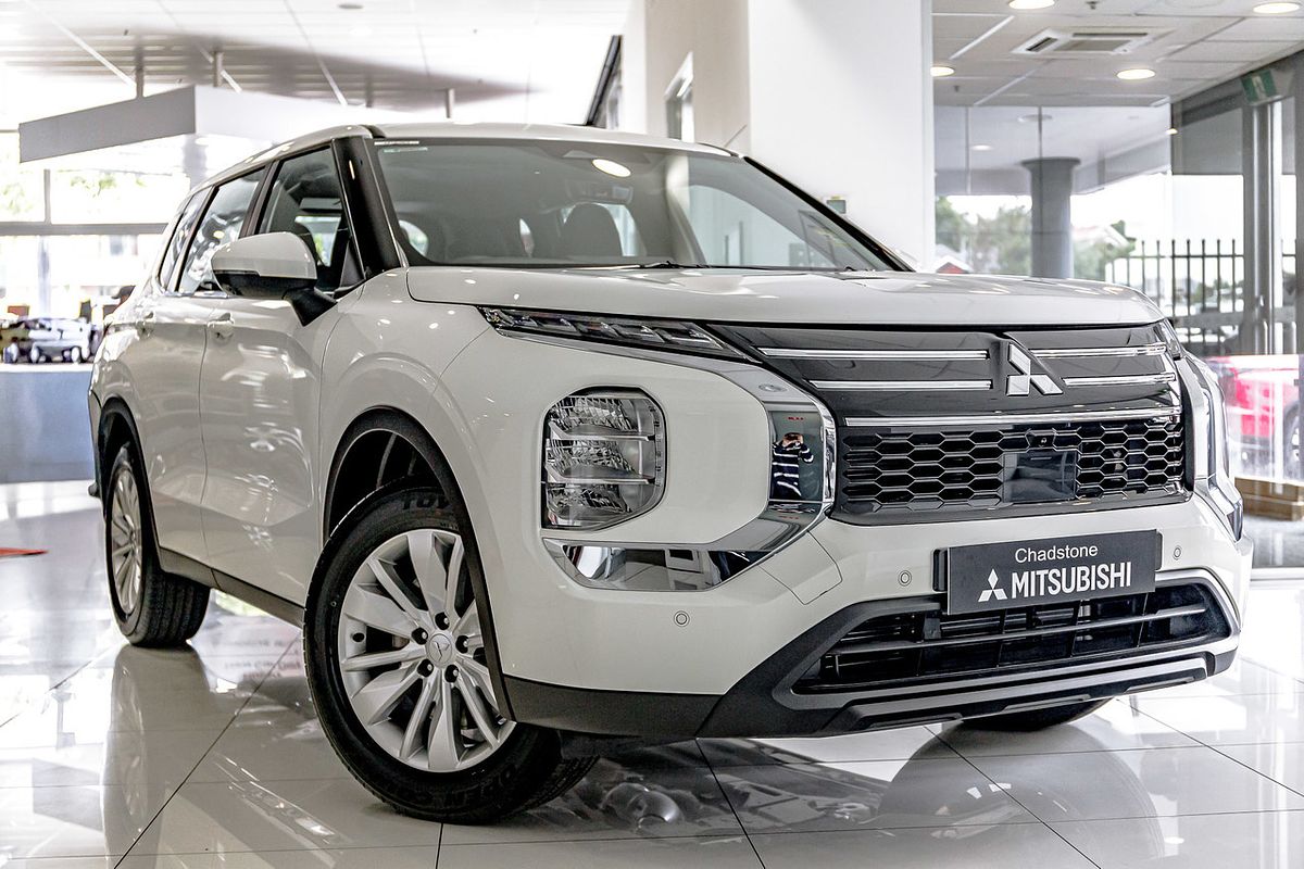 2025 Mitsubishi Outlander ES ZM