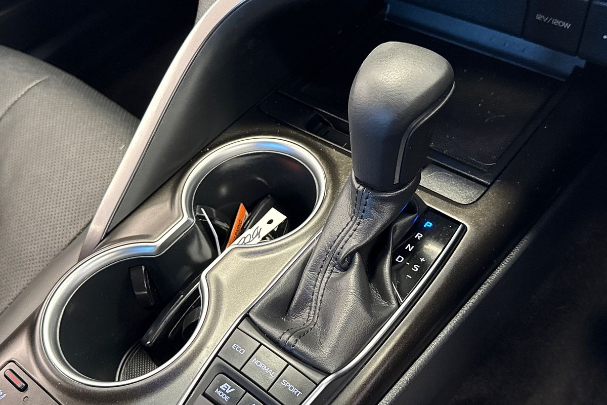 2024 Toyota Camry SL AXVH70R