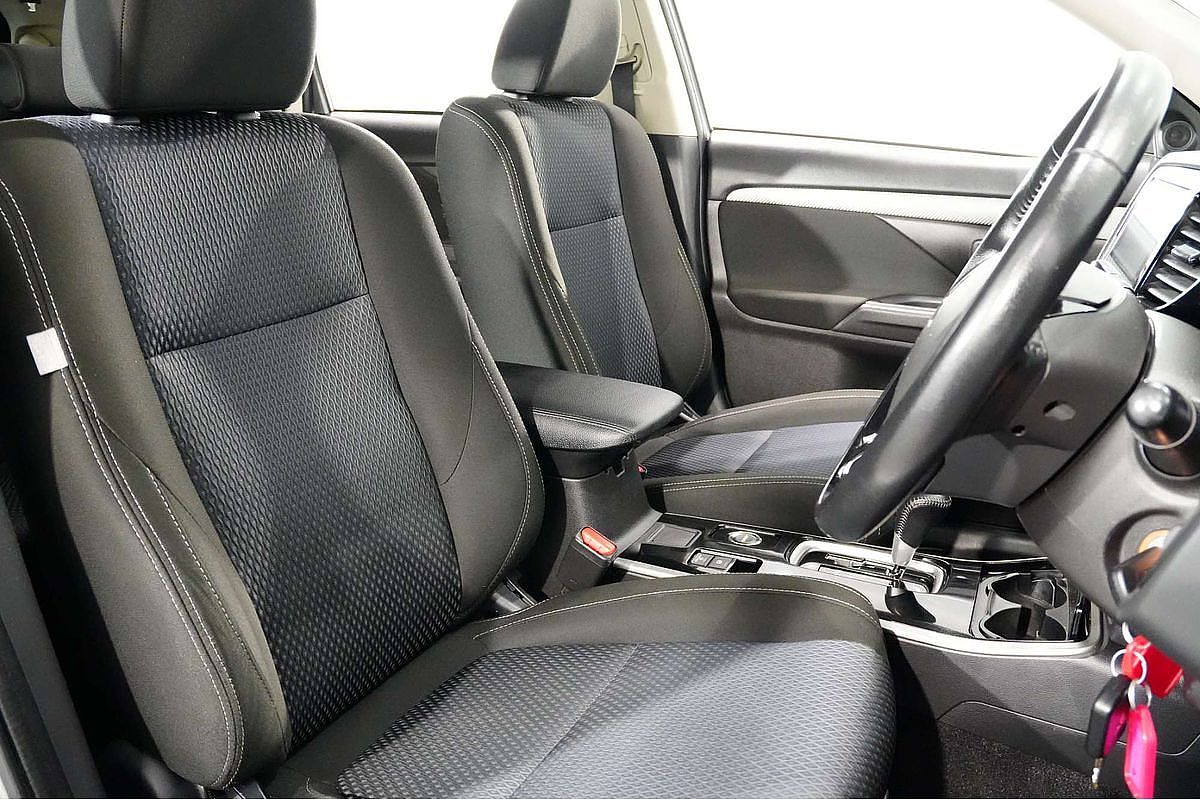 2017 Mitsubishi Outlander LS Safety Pack ZK
