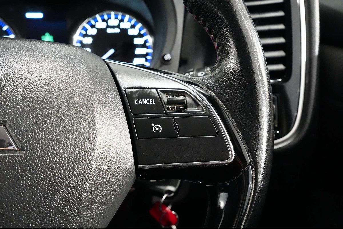 2017 Mitsubishi Outlander LS Safety Pack ZK