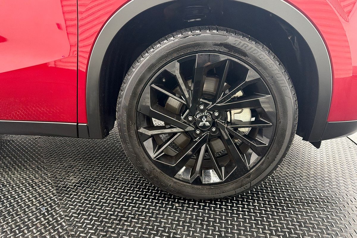 2024 Mitsubishi Outlander Black Edition ZM