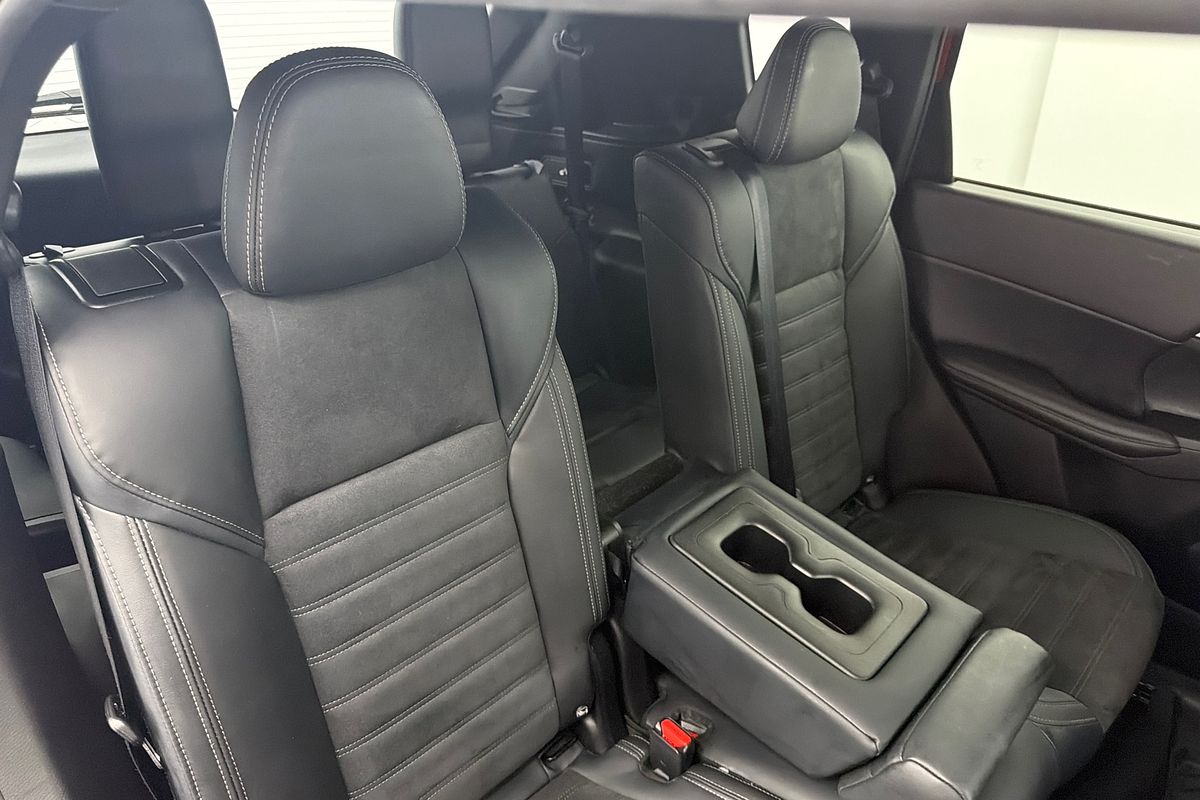 2024 Mitsubishi Outlander Black Edition ZM