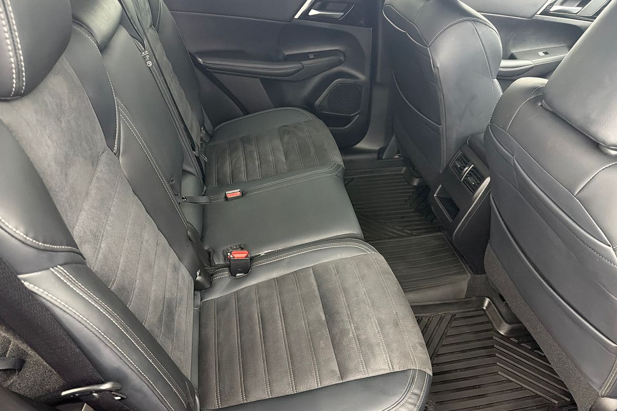 2024 Mitsubishi Outlander Black Edition ZM