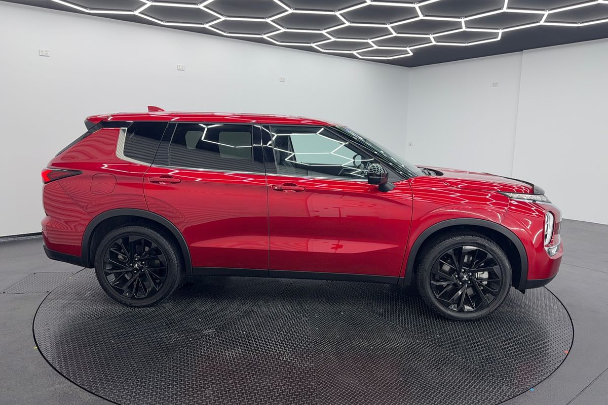 2024 Mitsubishi Outlander Black Edition ZM
