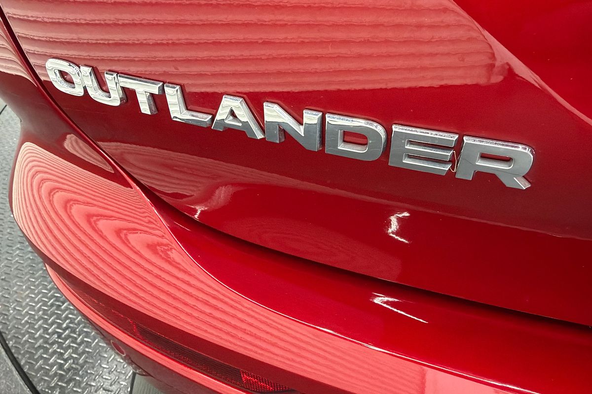 2024 Mitsubishi Outlander Black Edition ZM