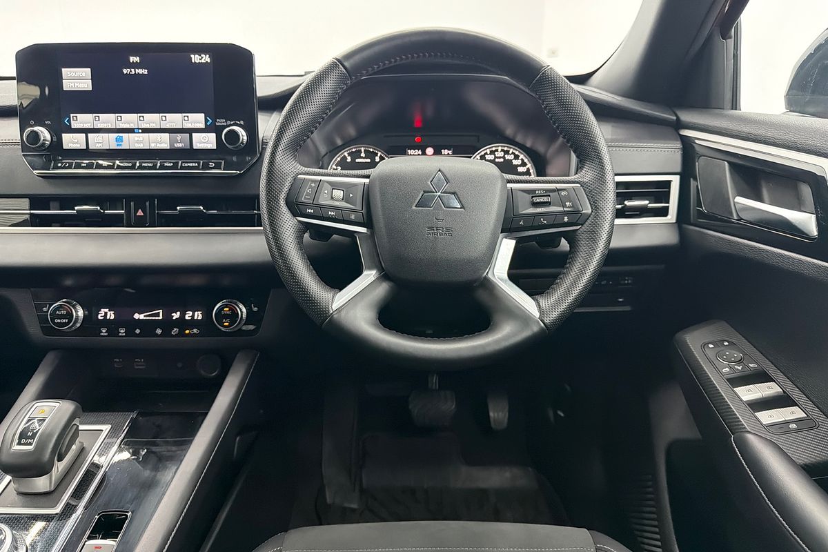 2024 Mitsubishi Outlander Black Edition ZM