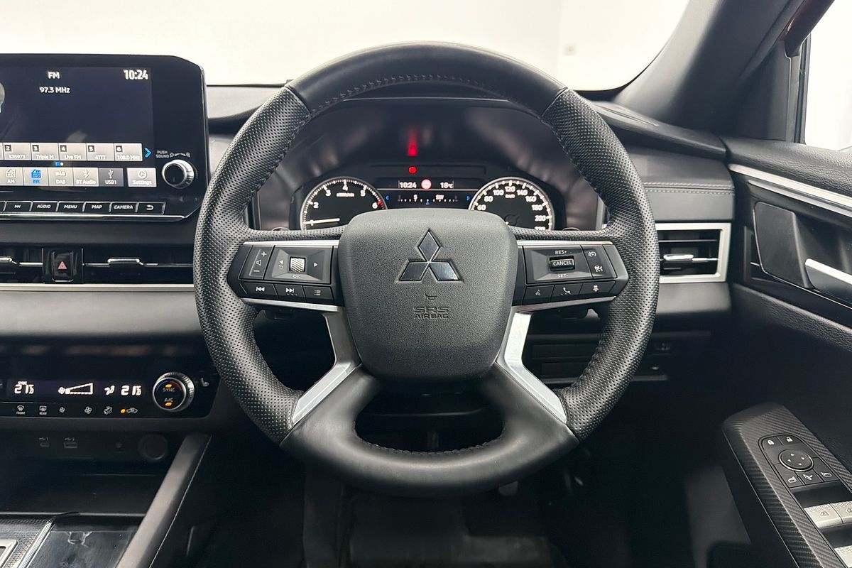 2024 Mitsubishi Outlander Black Edition ZM