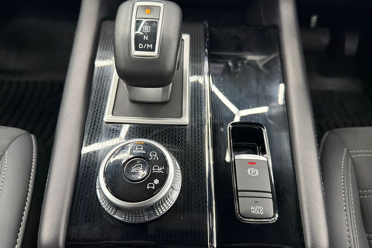 2024 Mitsubishi Outlander Black Edition ZM