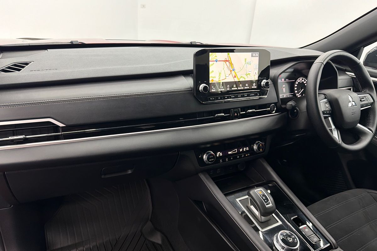 2024 Mitsubishi Outlander Black Edition ZM