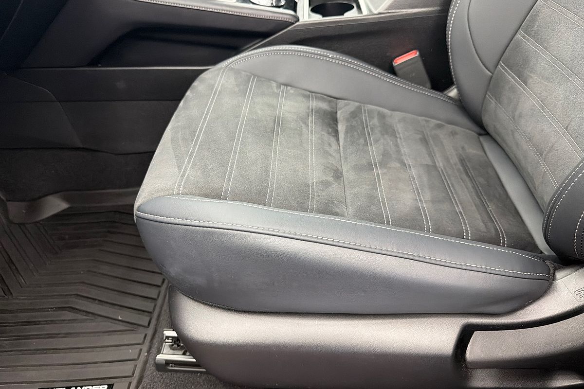 2024 Mitsubishi Outlander Black Edition ZM