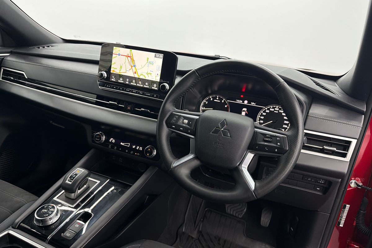 2024 Mitsubishi Outlander Black Edition ZM