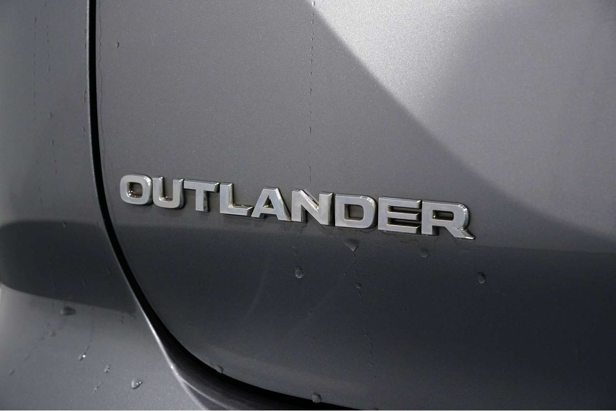 2022 Mitsubishi Outlander ES ZM