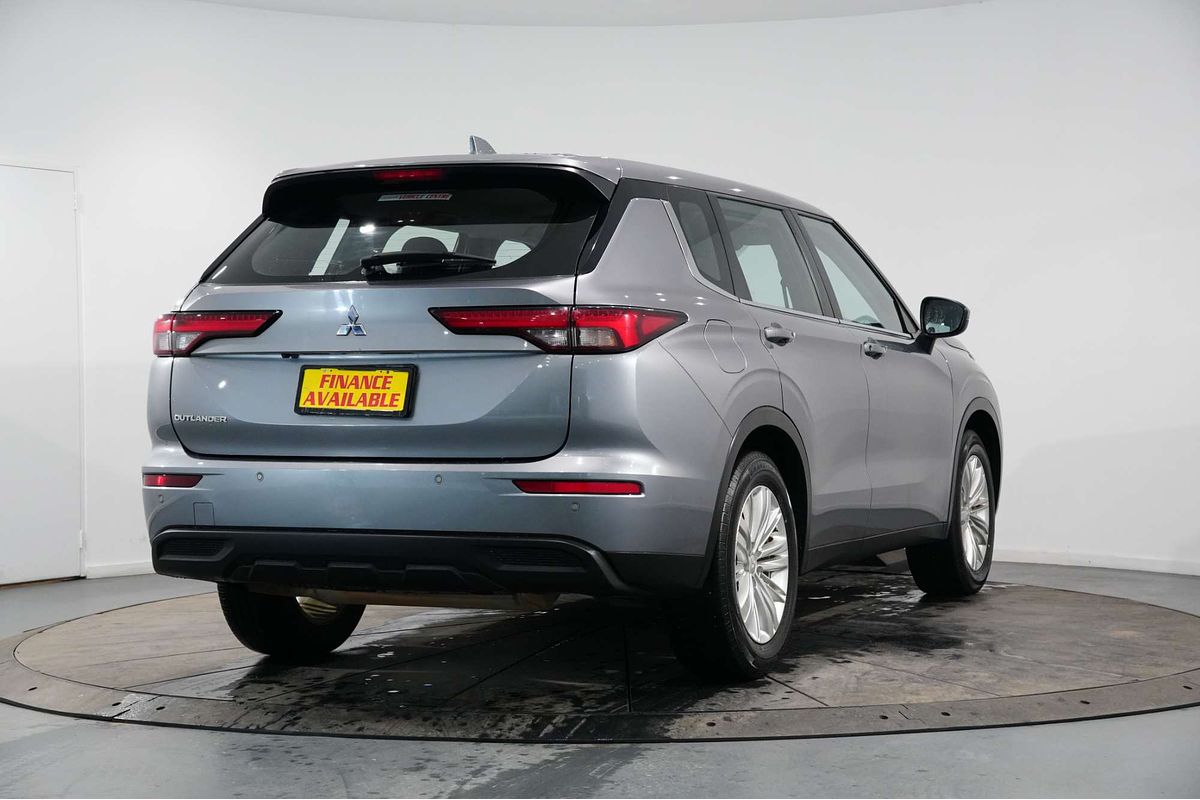 2022 Mitsubishi Outlander ES ZM