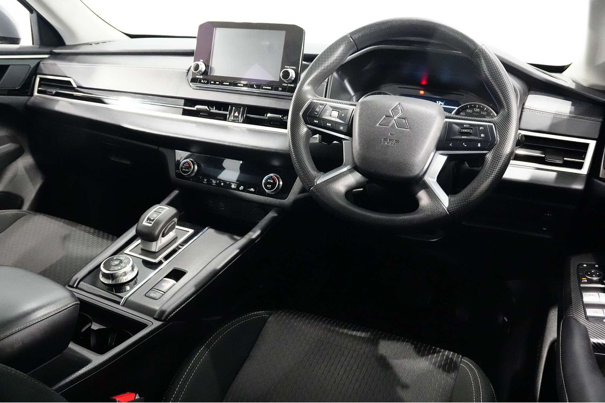 2022 Mitsubishi Outlander ES ZM