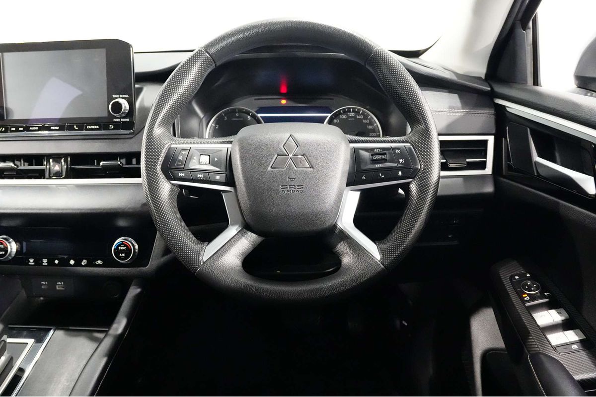 2022 Mitsubishi Outlander ES ZM