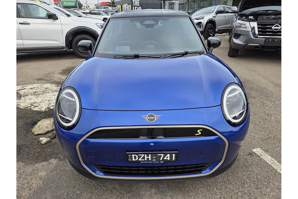 2025 MINI Cooper SE Favoured J01