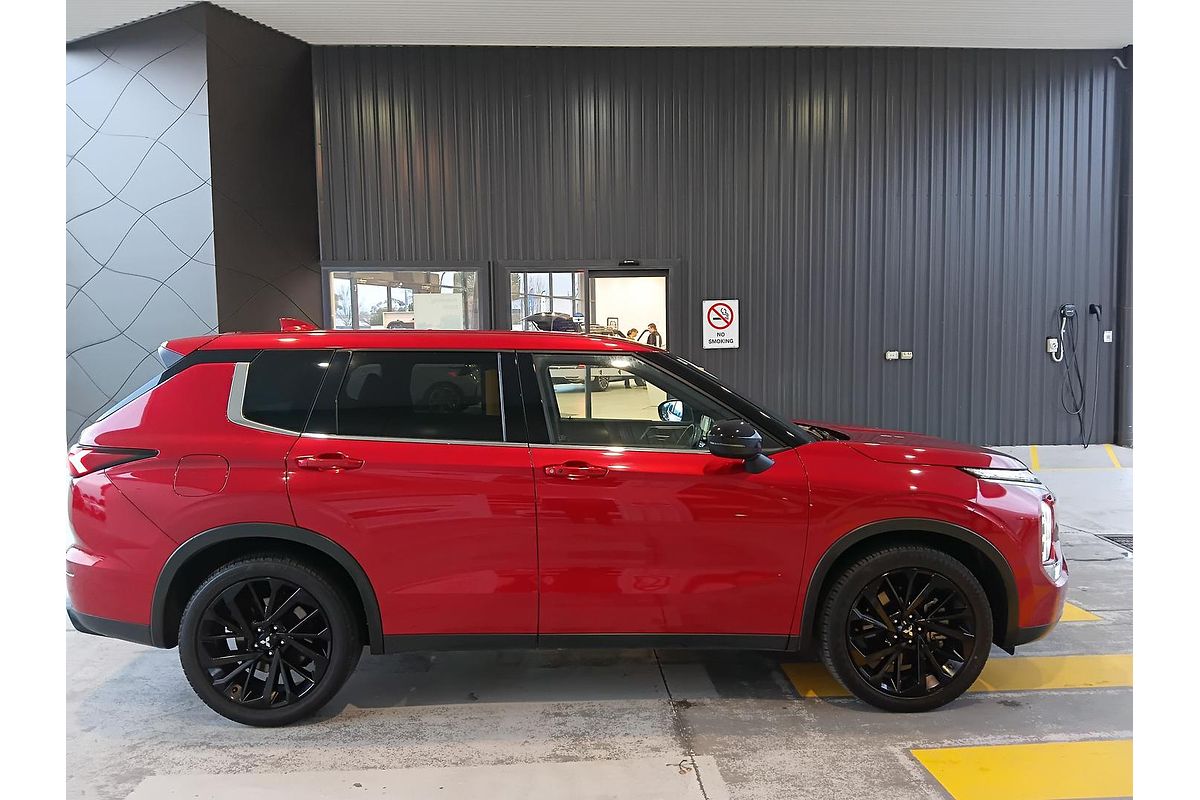 2024 Mitsubishi Outlander Black Edition ZM