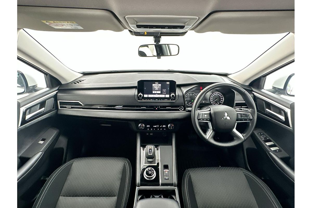 2024 Mitsubishi Outlander ES ZM