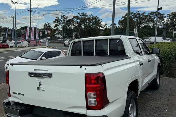 2025 Mitsubishi Triton GLX MV 4X4 thumb-2