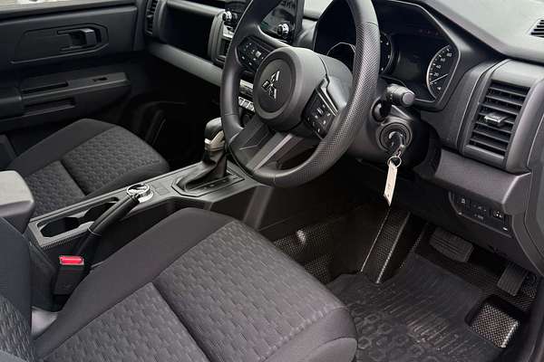 2025 Mitsubishi Triton GLX MV 4X4 thumb-5