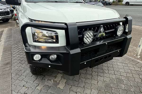 2025 Mitsubishi Triton GLX MV 4X4 thumb-9