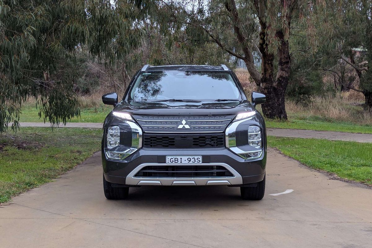 2024 Mitsubishi Outlander Exceed ZM