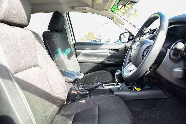 2022 Toyota Hilux SR5 GUN126R 4X4 thumb-9