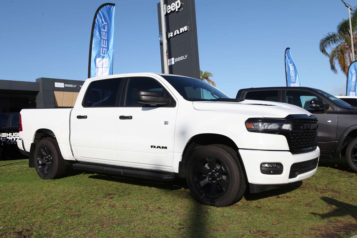 2026 RAM 1500 Express Black Edition Hurricane SO DT 4X4 SWB