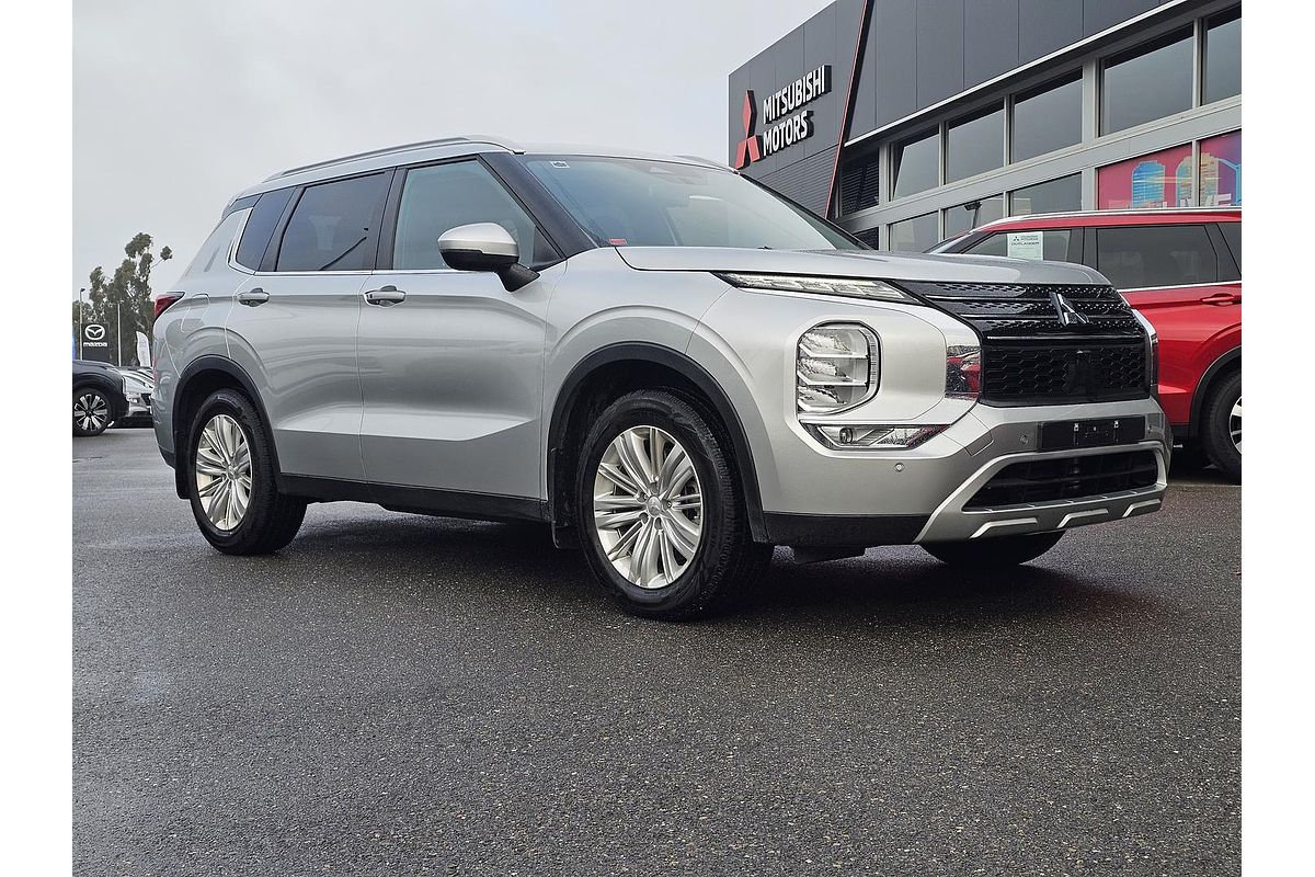 2023 Mitsubishi Outlander LS ZM