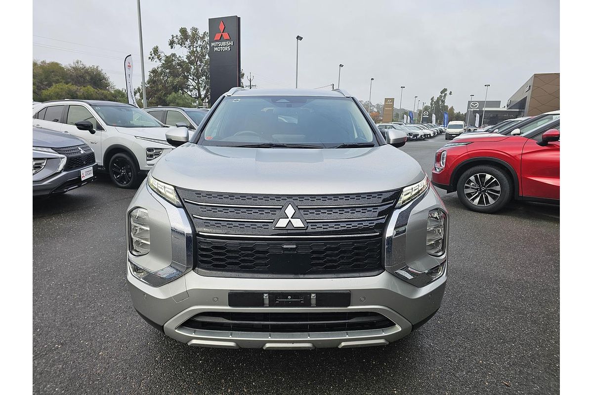 2023 Mitsubishi Outlander LS ZM