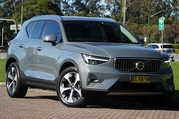2022 Volvo XC40 Ultimate B4 Bright