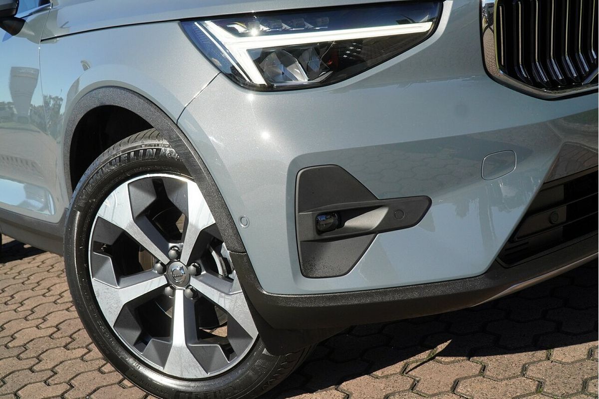 2022 Volvo XC40 Ultimate B4 Bright