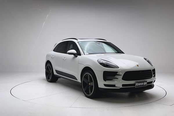 2019 Porsche Macan 95B thumb-1