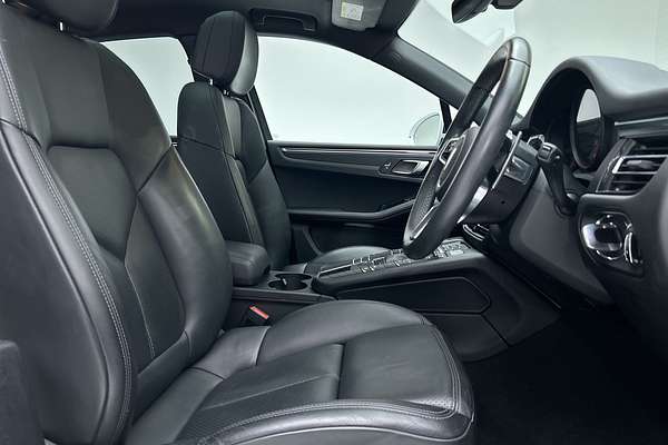 2019 Porsche Macan 95B thumb-12