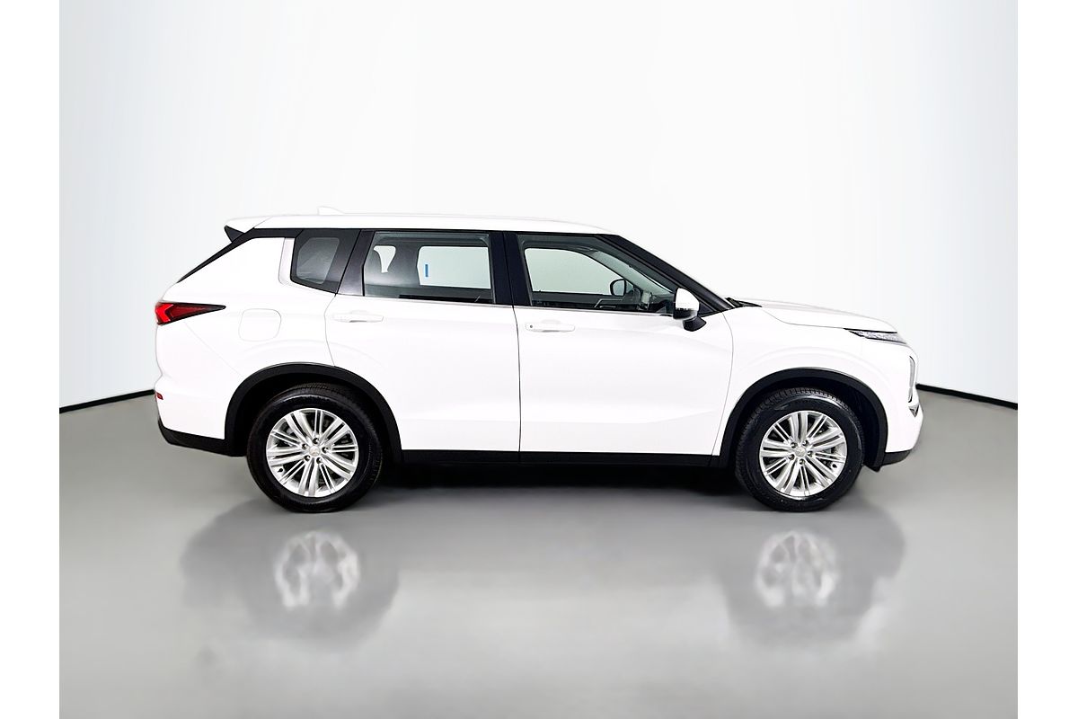 2024 Mitsubishi Outlander ES ZM