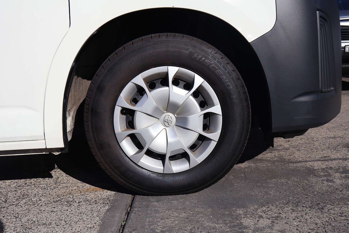 2022 Toyota Hiace GDH300R LWB image 3
