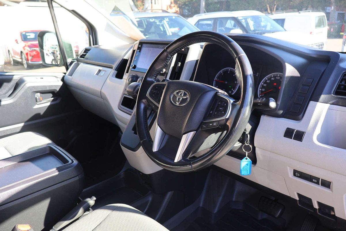 2022 Toyota Hiace GDH300R LWB image 6