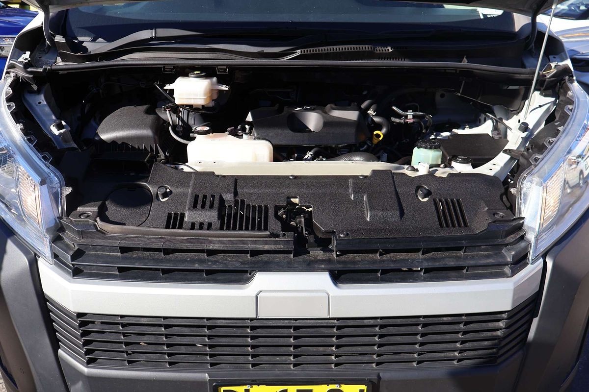 2022 Toyota Hiace GDH300R LWB image 9