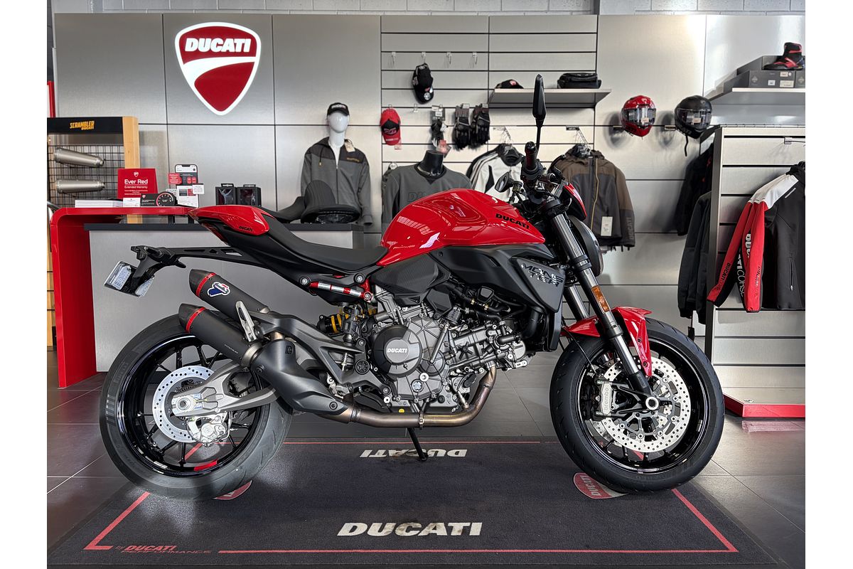 2026 Ducati MONSTER PLUS