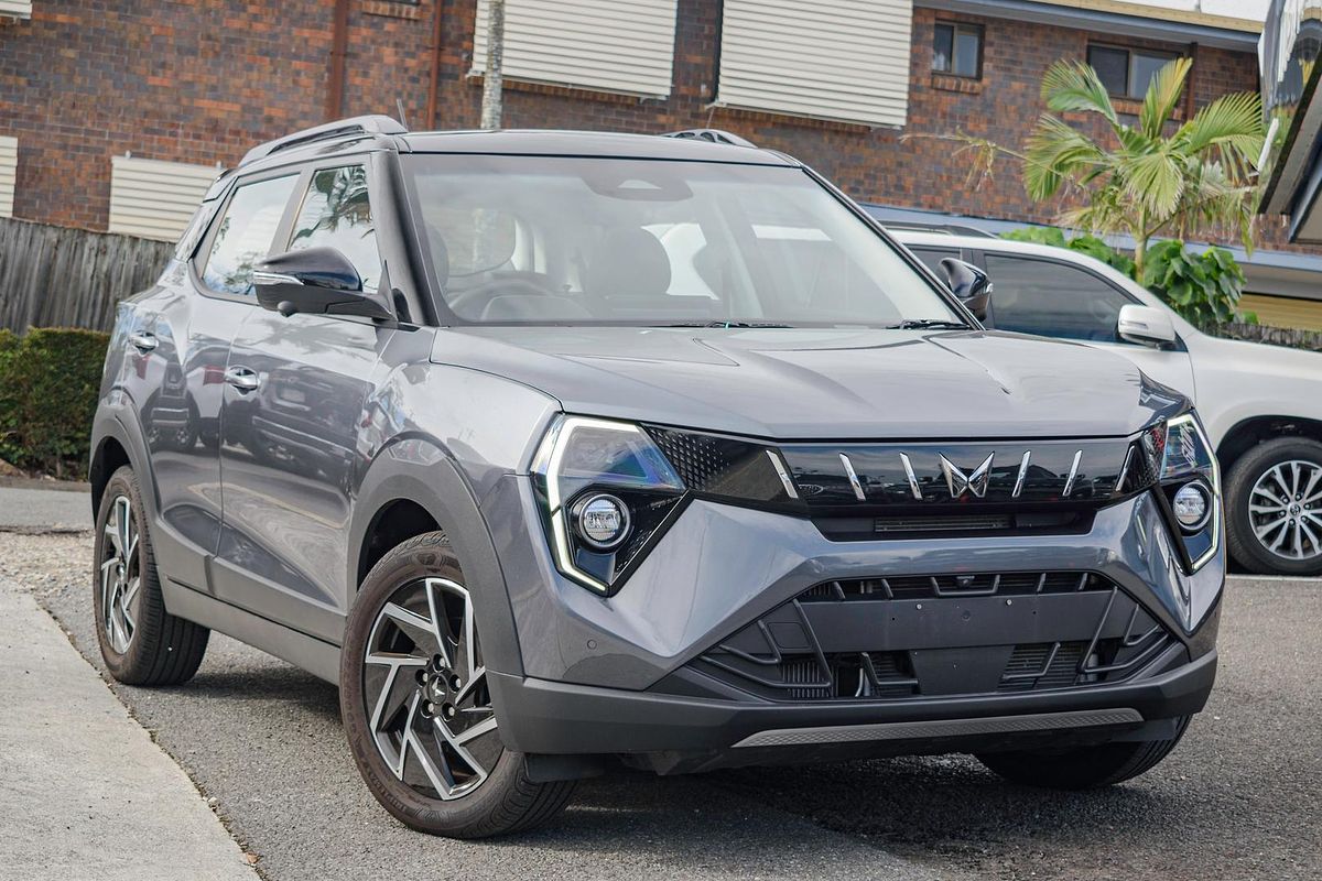 2025 Mahindra XUV3XO AX7L