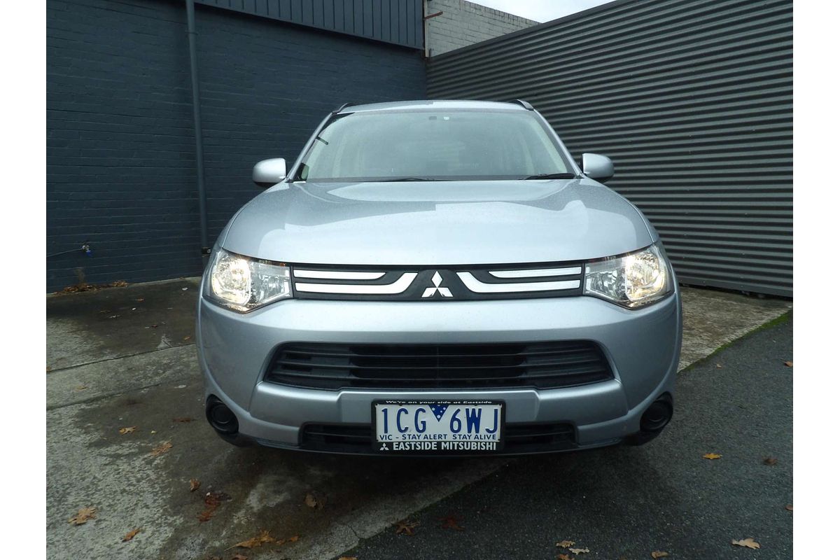 2013 Mitsubishi Outlander ES ZJ
