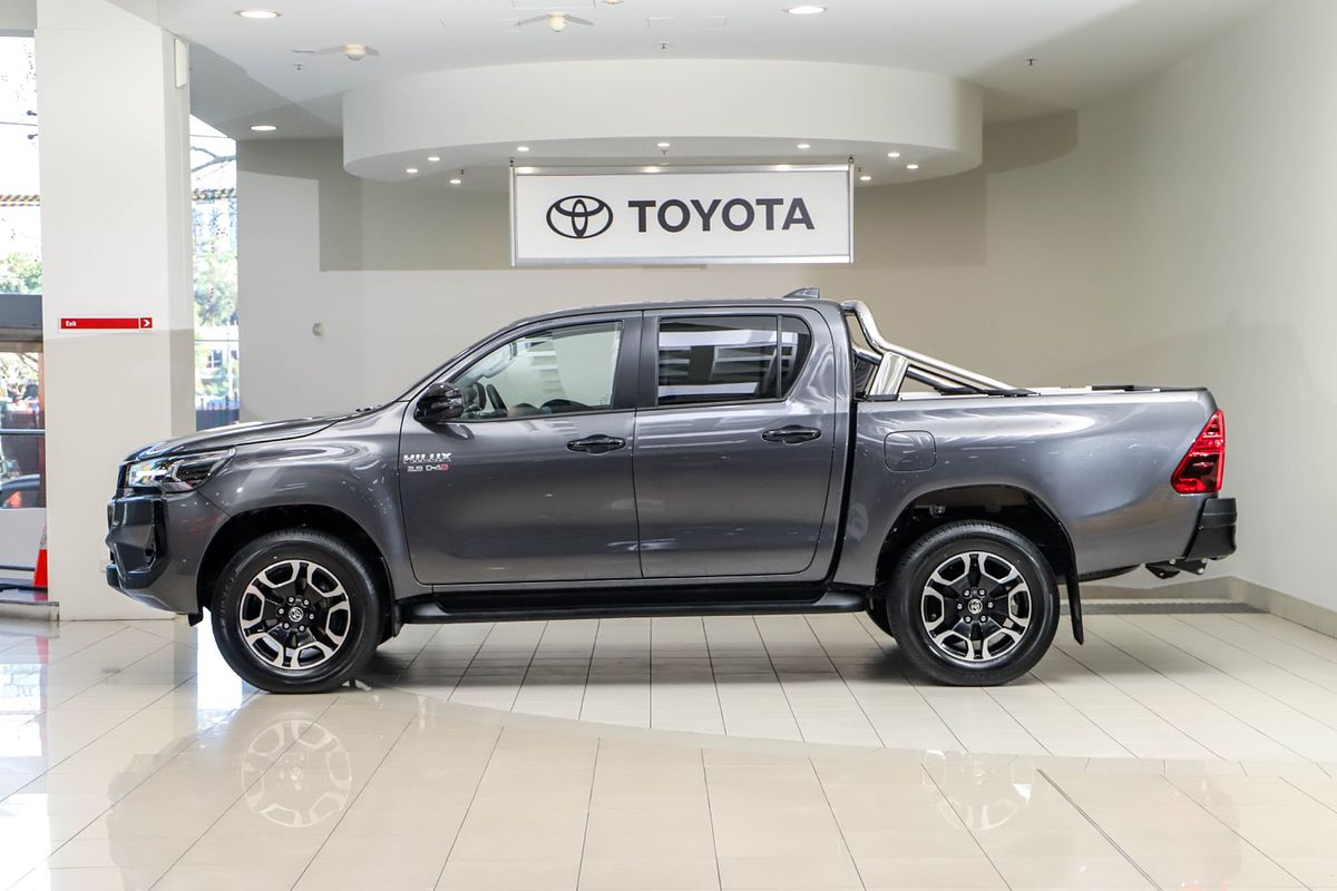 2025 Toyota Hilux SR5 48V GUN126R 4X4
