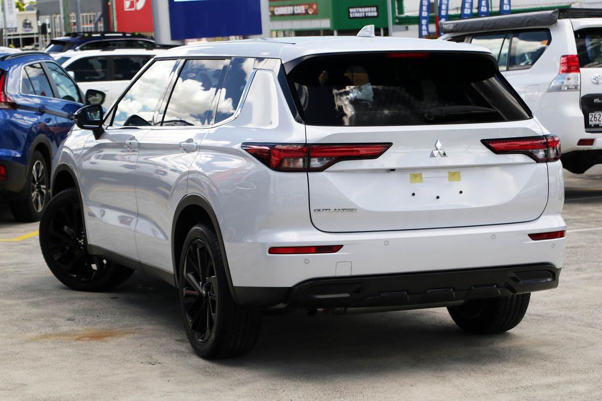 2024 Mitsubishi Outlander Black Edition ZM