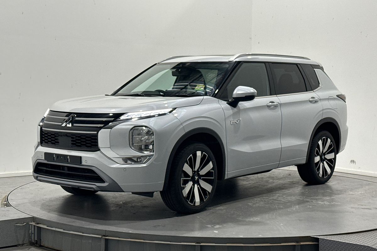 2025 Mitsubishi Outlander PHEV Exceed ZM