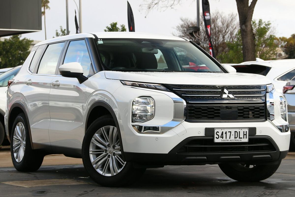 2023 Mitsubishi Outlander ES ZM