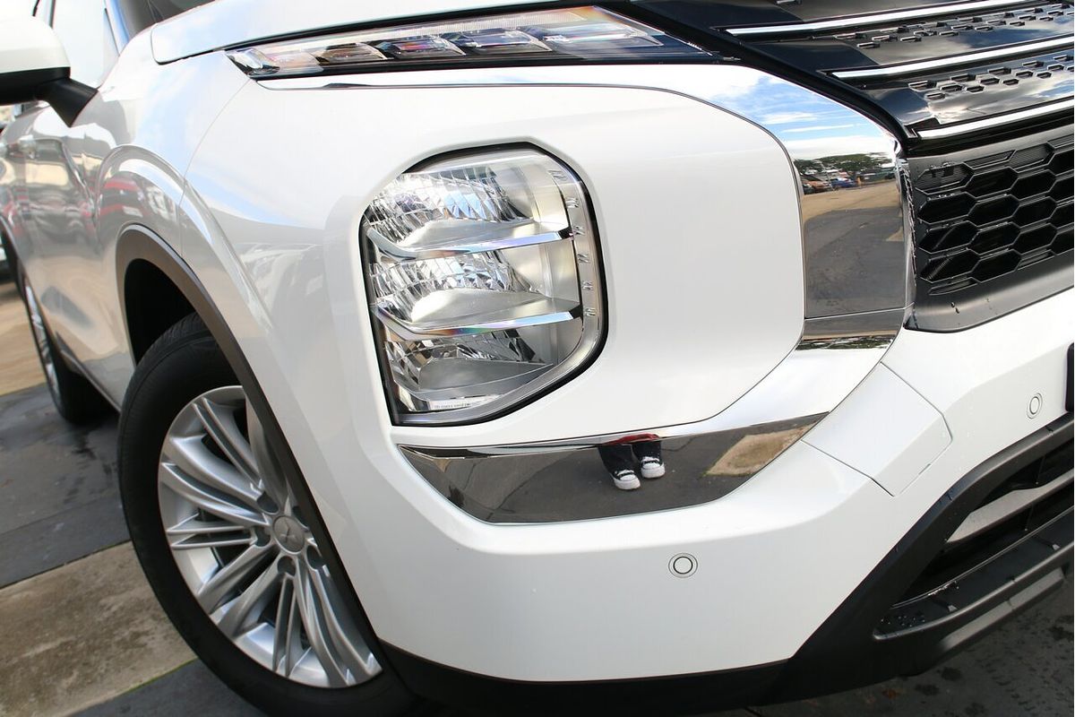 2023 Mitsubishi Outlander ES ZM