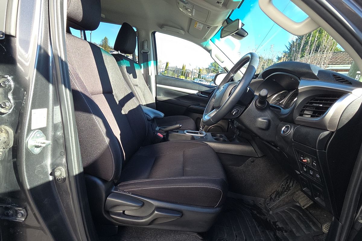 2024 Toyota Hilux SR5 GUN126R 4X4