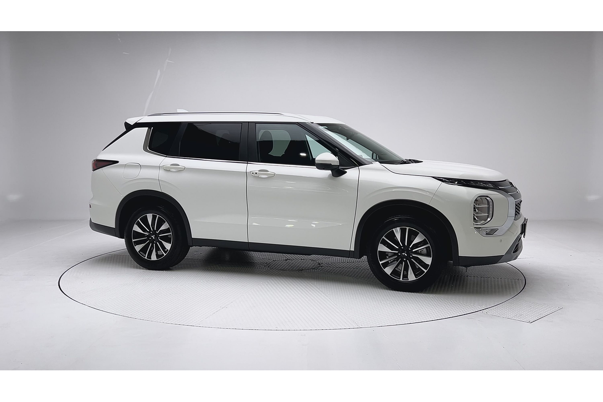 2025 Mitsubishi Outlander LS ZM