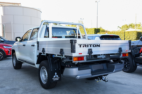 2025 Mitsubishi Triton GLX MV 4X4 thumb-5