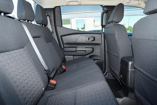 2025 Mitsubishi Triton GLX MV 4X4 thumb-8